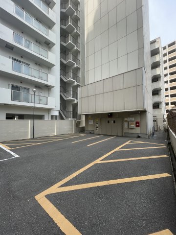 ライオンズプラザ平尾の駐車場|防犯性に優れたタワー駐車場。
