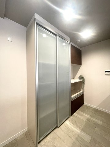 ライオンズプラザ平尾のキッチン|カップボード完備
収納力のあるトールタイプとセパレートタイプのカップボード。
