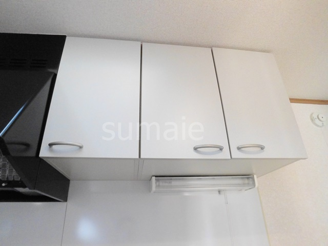 江戸川区北小岩２丁目のアパートのキッチン|収納充実してます。