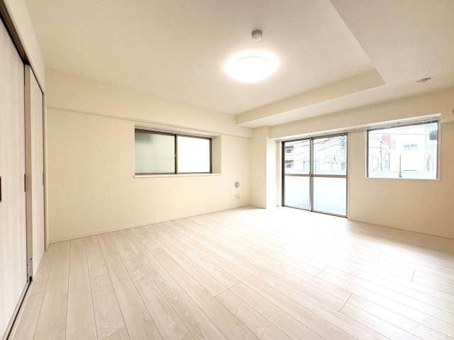 ル・リオン錦糸町エグゼの居間・リビング|ドキドキの新生活も、安心してスタート。ぴったりの住まいを見つけませんか？クランディアが一緒に住まい選びをサポートします‼　まずは、お気軽にお問合せください　＃クランディア