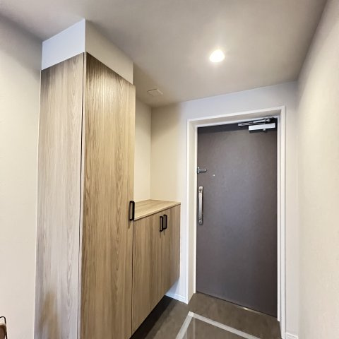 ファミール大和八木畝傍苑の洋室|大容量クローゼット付きで収納力も充実