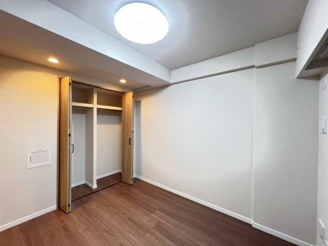 ファミール大和八木畝傍苑の洋室|シンプルで家具配置しやすい使い勝手の良い空間