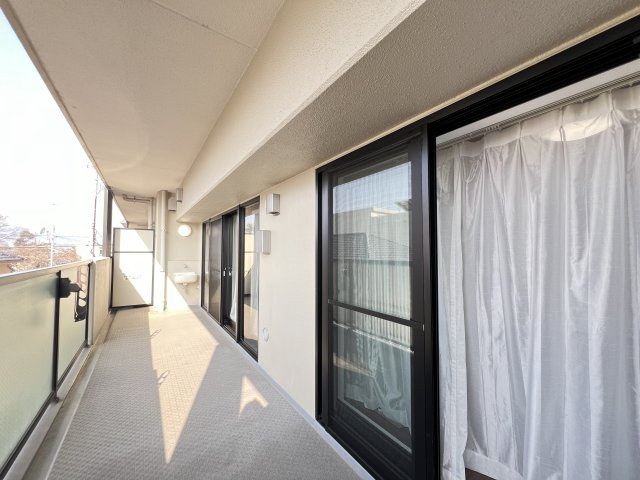 ファミール大和八木畝傍苑のバルコニー|バルコニーにつながる心地よいプライベート空間