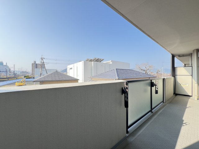 ファミール大和八木畝傍苑のバルコニー|お洗濯にも便利なバルコニー付き