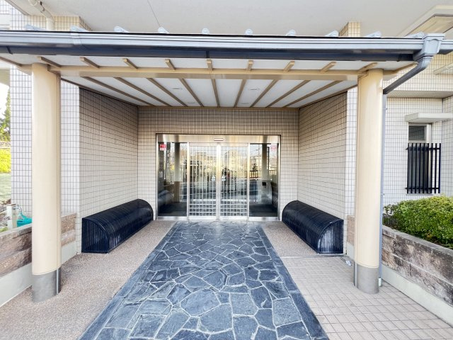 ファミール大和八木畝傍苑のエントランス|清潔なエントランスです