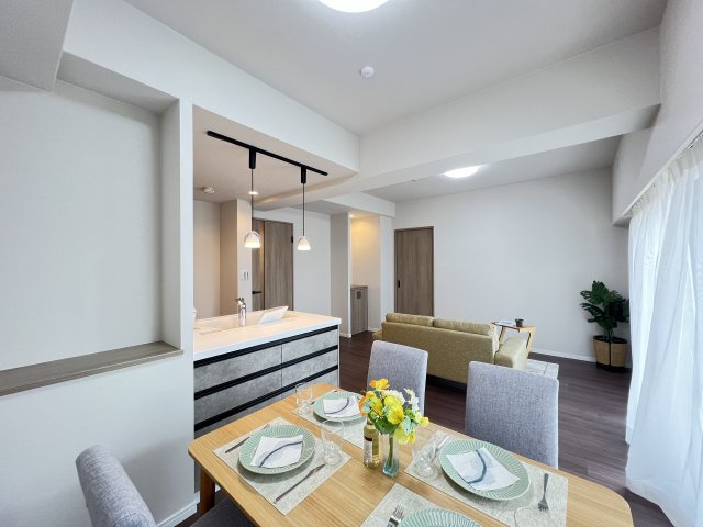 ファミール大和八木畝傍苑の居間・リビング|家族が自然と集まる、心地よいLDK空間