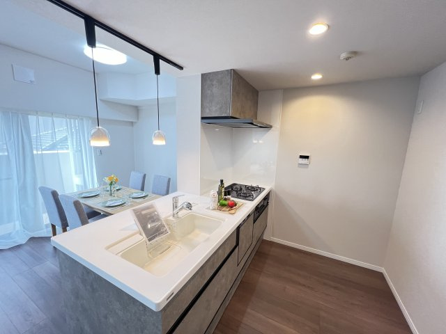 ファミール大和八木畝傍苑のキッチン|家族の会話が弾む対面キッチン