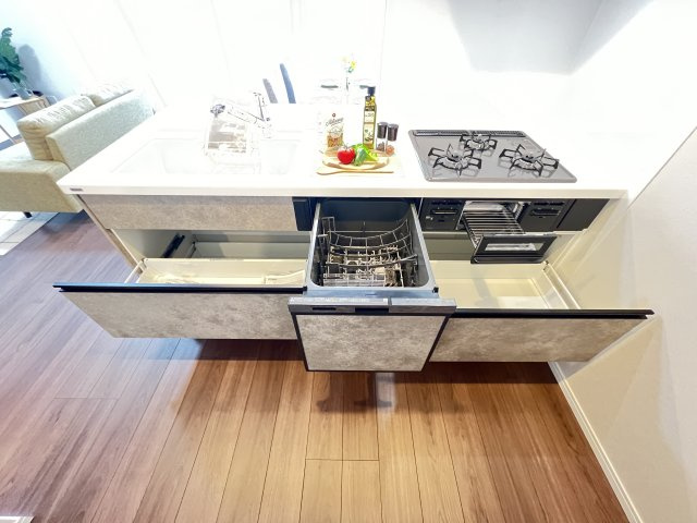 ファミール大和八木畝傍苑のキッチン|引き出し収納が使いやすいシステムキッチン