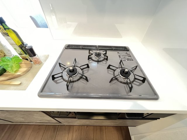 ファミール大和八木畝傍苑のキッチン|ガスコンロ3口