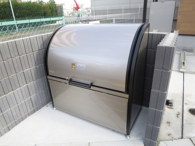 リブリ・立石のその他共用部分|敷地内にダストBOXございます。