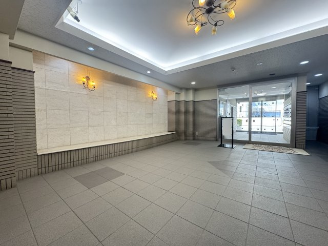 ライオンズステージ東陽町のエントランス|清掃の行き届いたエントランスです♪