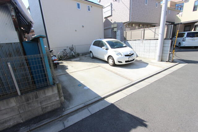 メゾン・ド・エトワールの駐車場