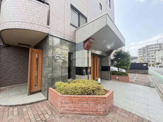 レーベンハイム北綾瀬のエントランス|良好な管理体制によってマンションは美化が保たれております。