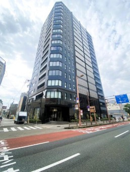 【高知大丸徒歩4分】高知市本町1丁目セントラルレジデンス高知中央公園　中古マンションの外観|角地にそびえ立つ開放的なロケーション☆