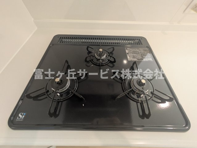 【その他】 | 磐田市見付 9期 新築一戸建て | 3口コンロがあります