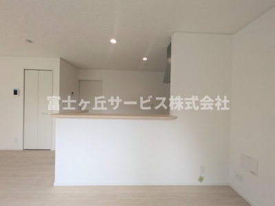 【キッチン】 | 磐田市見付 9期 新築一戸建て | 前から見たキッチンです