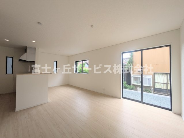 【居間・リビング】 | 磐田市見付 9期 新築一戸建て | リビングです