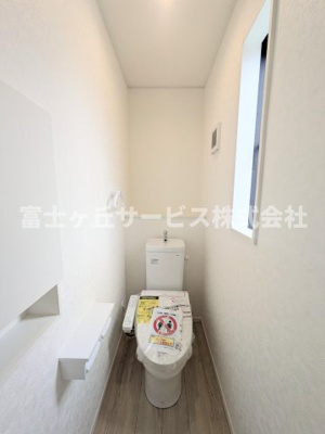 【トイレ】 | 磐田市見付 9期 新築一戸建て | １F2F同タイプのトイレがあります