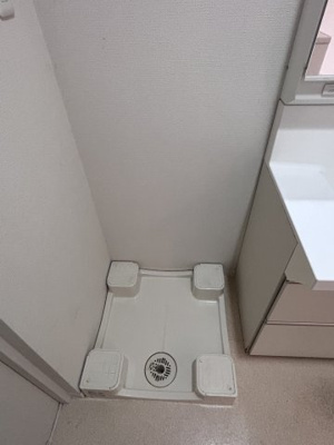 【設備】 | プランドールナガイ | 独立洗面台の横には洗濯機置き場があります。