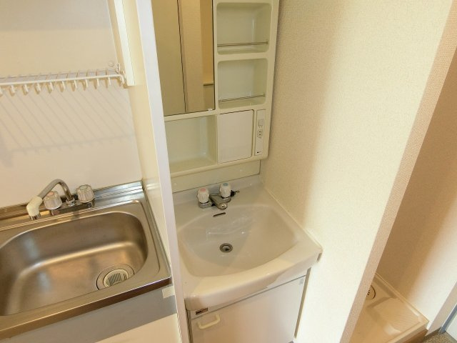 ユニテソリステ津門川の独立洗面台