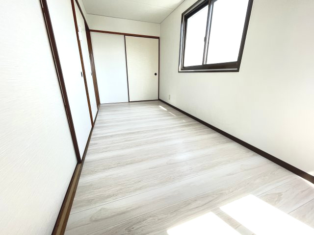 【寝室】 | 落ち着いた色調の寝室です