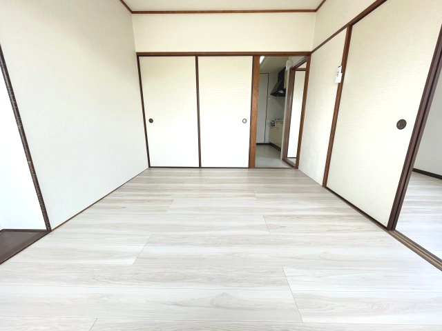 【寝室】 | 落ち着いた色調の寝室です