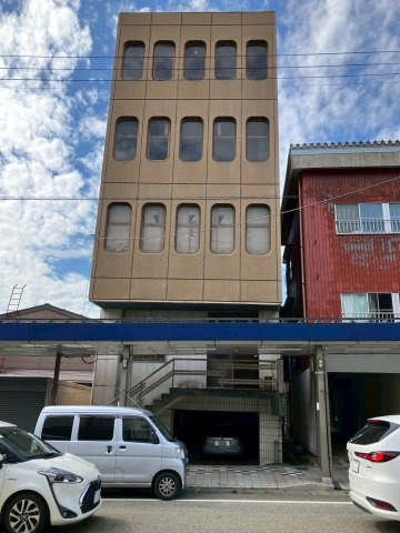 十日町市ビルの外観