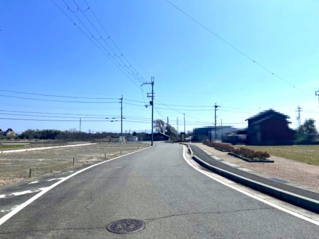 高島市勝野分譲地（4号地）の前面道路含む現地写真