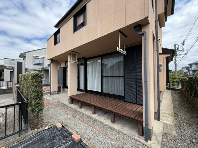 北諸県郡三股町大字宮村の中古一戸建のバルコニー|1階テラス（ウッドデッキ）