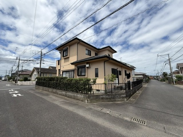北諸県郡三股町大字宮村の中古一戸建の前面道路含む現地写真