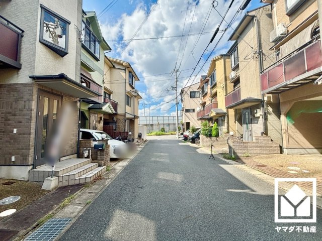 南区久世築山町の前面道路含む現地写真