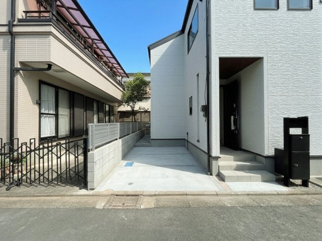 練馬区谷原1丁目 限定1棟の駐車場|穏やかで暮らしやすい閑静な住宅地エリアです
バス停まで3分♪「光が丘」駅までバス16分・「練馬高野台」駅までバス3分
バス路線も生活の足として活用されています！
是非現地にて実際にご見学ください♪♪