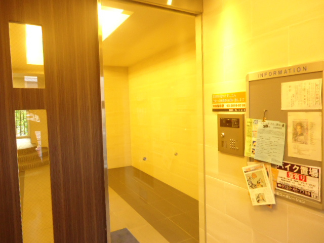 ティーズ ステージのエントランス