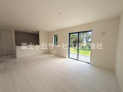【居間・リビング】 | 磐田市前野 新築一戸建て | リビングダイニングです