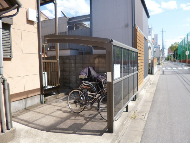 サンフラワー西小岩の駐車場|屋根つきの駐輪スペースあります！