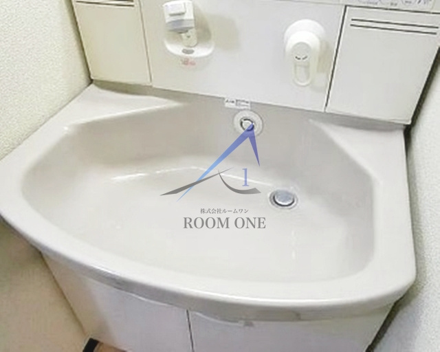 ガラ・ステージ市ヶ谷弐番館の洗面所|独立洗面台です。