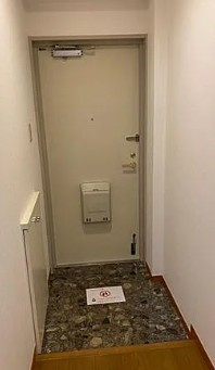ファミール飛翔の玄関