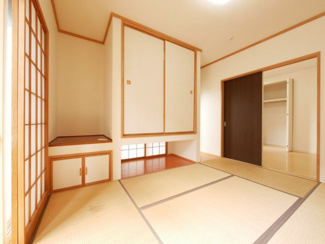【和室】 | 甲府市蓬沢町 平成23年築 中古戸建 車5台 内外装大変綺麗 | 1階　6帖　和室