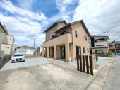 甲府市蓬沢町 平成23年築 中古戸建 車5台 内外装大変綺麗の画像