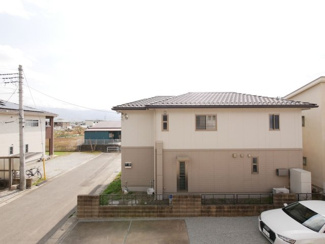 【展望】 | 甲府市蓬沢町 平成23年築 中古戸建 車5台 内外装大変綺麗 | バルコニーより西側を望む