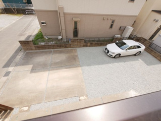 【展望】 | 甲府市蓬沢町 平成23年築 中古戸建 車5台 内外装大変綺麗 | バルコニーより駐車場・お庭を望む
