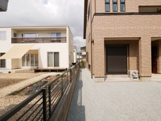 【周辺】 | 甲府市蓬沢町 平成23年築 中古戸建 車5台 内外装大変綺麗 | 敷地西側境界