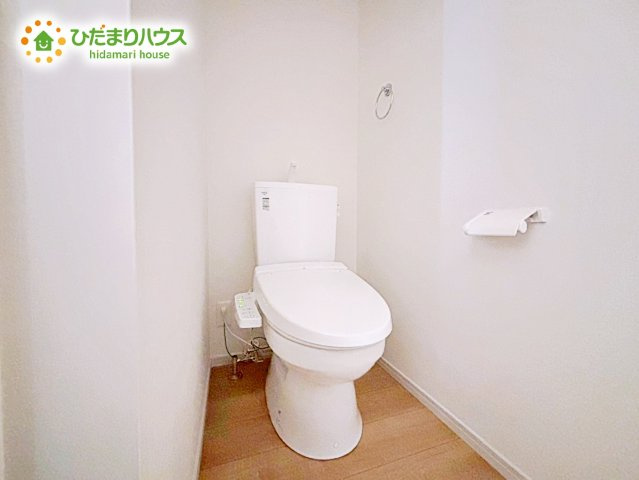 【トイレ】 | 水戸市小吹町2期　新築戸建　2号棟 | 温水で汚れを落とせるため、トイレットペーパーで何度も拭く必要がないため、肌への負担を減らせます！