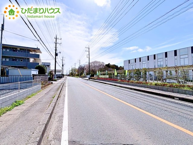 【前面道路含む現地写真】 | 水戸市小吹町2期　新築戸建　2号棟 | 前面道路は車通りが少なく、お車の運転が苦手な方でも安心です