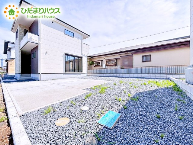 【駐車場】 | 水戸市小吹町2期　新築戸建　2号棟 | ゆったりとしたカースペースで、ファミリーカーや軽自動車もラクラク駐車出来ますね♪