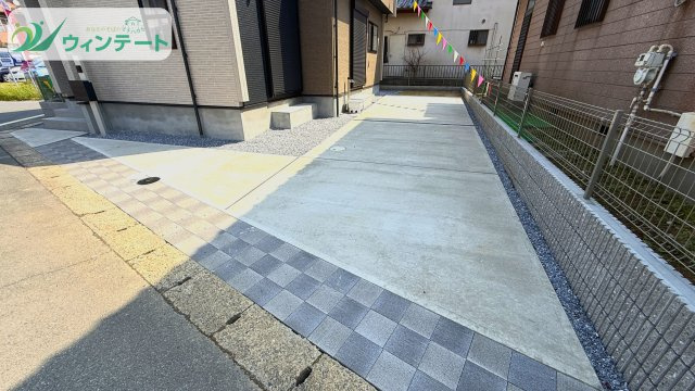 龍ケ崎市姫宮町　新築戸建の駐車場|駐車スペース2台分を確保。ご夫婦でそれぞれ車を所有しても安心の広さです。