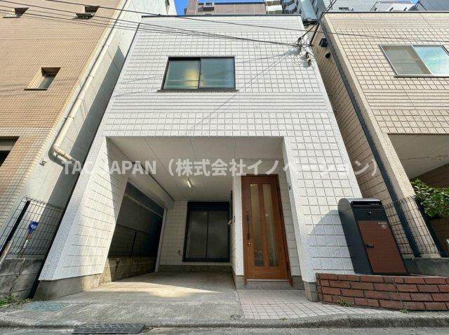 東上野の邸宅の外観|新幹線を含む13路線乗り入れJR上野駅から徒歩5分、都内主要エリアへダイレクトに出られ「選択肢が広い」という点は共働きファミリーにとっても大きなアドバンテージです。