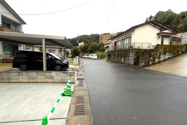 東坂元4丁目　新築戸建ての前面道路含む現地写真|交通量も少ない閑静な住宅街の一画です。