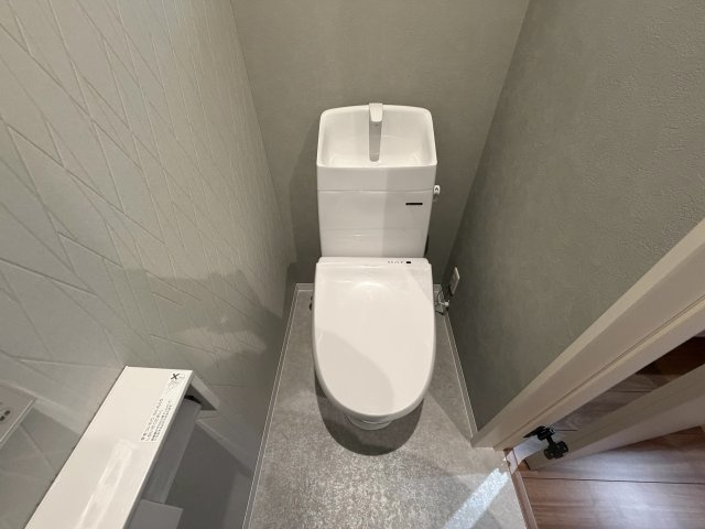 東坂元4丁目　新築戸建てのトイレ|温水洗浄便座トイレです。