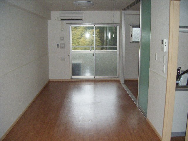 オリーブコート塚田の居間・リビング|エアコンも完備です